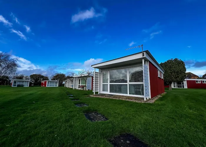 Lovely 4 Berth Chalet In The Coastal Village Of Heacham, Ref 92018Cs